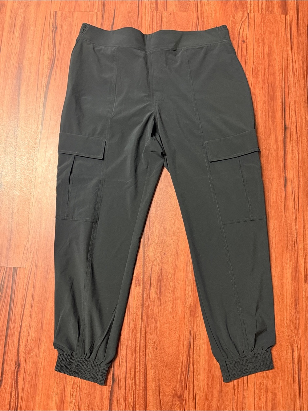 Women’s Athleta Black Cargo Jogger Pants, Size 16